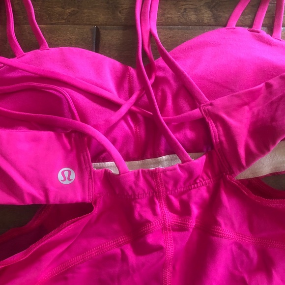Lululemon cut out tank with built in bra - Picture 2 of 3